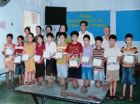 Lễ bế giảng lớp học tình thương năm 2012- 2013.