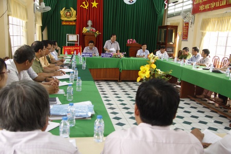 Chủ tịch UBND tỉnh, Trưởng Ban ATGT tỉnh- Nguyễn Văn Quang chỉ đạo công tác giữ ATGT ở huyện Tam Bình.