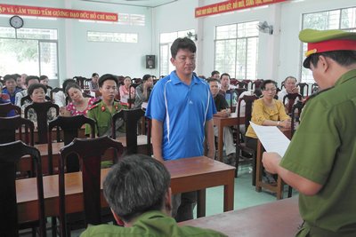 Nguyễn Hoàng Phước bị cơ quan điều tra tạm giữ về hành vi chống người thi hành công vụ.