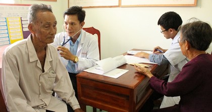 Nhiều cụ ở Vũng Liêm được tiếp cận với dịch vụ chăm sóc sức khỏe nhân Tháng hành động Vì người cao tuổi.