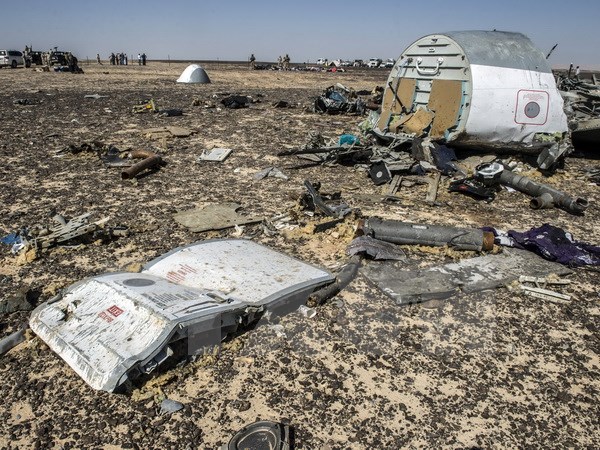 Mảnh vỡ máy bay A321 tại hiện trường. (Nguồn: AFP/TTXVN)