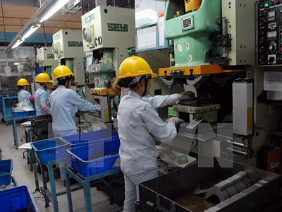  Sản xuất các linh kiện kim loại, cơ khí… tại Công ty Cơ khí Chính xác Việt Nam 1, 100% vốn đầu tư của Đài Loan. (Ảnh: Danh Lam/TTXVN)