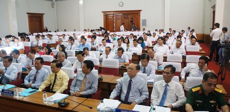  Đại biểu Quốc hội và lãnh đạo các sở, ngành tham dự kỳ họp