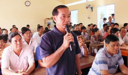 Cử tri huyện Long Hồ quan tâm đến tái cơ cấu ngành nông nghiệp. 