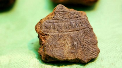 Khuôn đúc trống đồng Đông Sơn được tìm thấy trong quá trình khai quật khảo cổ tại thành Luy Lâu. Ảnh: N.T.