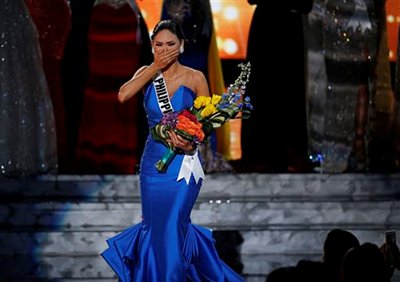 Hoa hậu Philippines Pia Alonzo Wurtzbach đăng quang ngôi vị Hoa hậu Hoàn vũ 2015 tại Las Vegas (Mỹ) ngày 20/12/2015