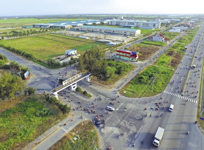 Khu công nghiệp Hòa Phú làm thay đổi cơ cấu kinh tế của huyện. Ảnh: NVH