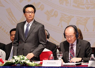 Phó Thủ tướng Vũ Đức Đam phát biểu tại lễ công bố Báo cáo Việt Nam 2035. Ảnh: VGP/Đình Nam