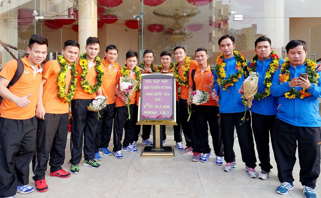 ĐT futsal Việt Nam trở về trong sự đón tiếp nồng hậu của lãnh đạo VFF và người hâm mộ