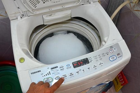 Máy giặt là hang ổ của các loại vi khuẩn Ảnh: Tấn Thạnh