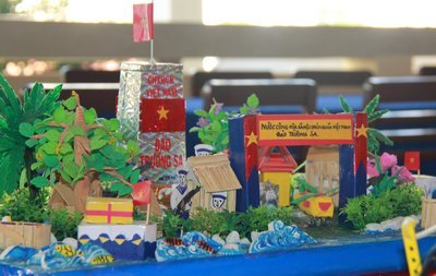Một sản phẩm được trưng bày do các em học sinh sáng tạo trong cuộc thi lần thứ IV, năm học 2014- 2015.