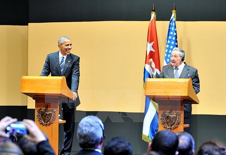 Chủ tịch Cuba Raúl Castro và Tổng thống Mỹ Barack Obama trong buổi tuyên bố với báo chí sau hội đàm. (Ảnh: Hoài Nam/TTXVN)