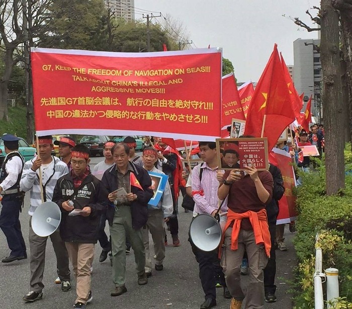 Người Việt biểu tình phản đối Trung Quốc quân sự hóa Biển Đông ở Tokyo