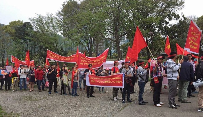 Người Việt biểu tình phản đối Trung Quốc quân sự hóa Biển Đông ở Tokyo