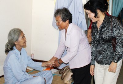 Các hoạt động thăm hỏi, chăm sóc đã góp phần giúp người cao tuổi được sống vui, sống khỏe.    