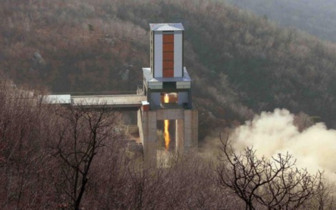 Một động cơ mới cho tên lửa được thử nghiệm tại Trung tâm Vũ trụ Sohae, tỉnh Bắc Pyongan , Triều Tiên. (Ảnh: Reuters)