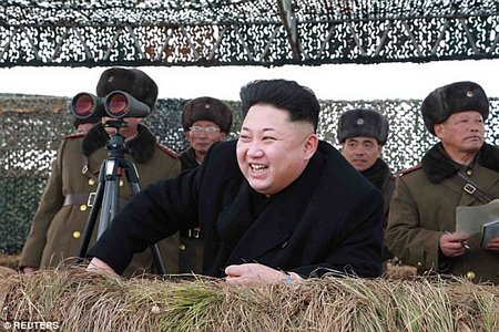 Ông Kim Jong-un được cho là đã ra lệnh nam giới nước này để kiểu tóc “tham vọng” giống mình. Ảnh: REUTERS