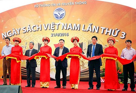 Cắt băng khai trương Ngày sách Việt Nam lần thứ 3. Ảnh: VGP/Thúy Hà
