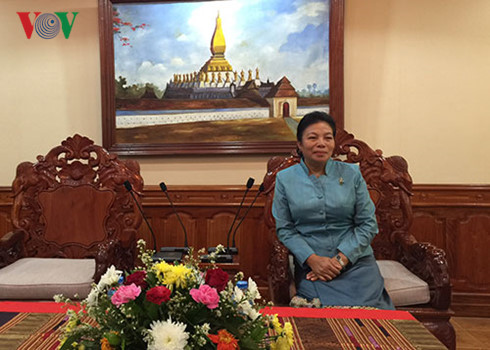 Bà Sounthone Xaynhachac - Ủy viên Trung ương Đảng Nhân dân cách mạng Lào-Trưởng ban đối ngoại Trung ương.