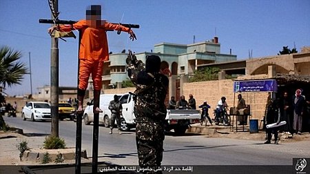 IS treo hai tù nhân lên cọc trước khi nã súng hành quyết