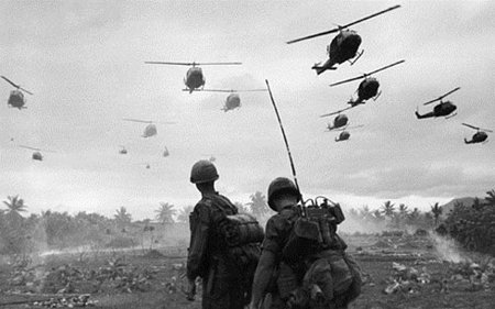 Lính Mỹ tham chiến trên chiến trường Việt Nam. Ảnh: mirror.co.uk.