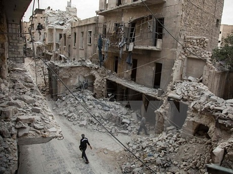 Cảnh đổ nát sau các cuộc giao tranh tại thành phố Aleppo ngày 2/5. (Nguồn: AFP/TTXVN)