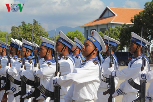 Các chiến sĩ Hải quân đón tiếp Tổng Bí thư Nguyễn Phú Trọng