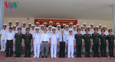 Tổng Bí thư Nguyễn Phú Trọng và cán bộ lãnh đạo chỉ huy BTL Vùng 4 Hải quân.