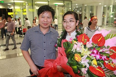 Đinh Thị Hương Thảo, học sinh lớp 12, Trường Trung học phổ thông chuyên Lê Hồng Phong, tỉnh Nam Định là 1 trong 3 học sinh đoạt được Huy chương Bạc