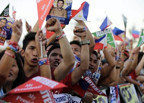 Hàng trăm nghìn người dân tham gia một cuộc mít tinh quy mô lớn tại Thủ đô Manila của Philippines hôm 7- 5 bày tỏ sự ủng hộ đối với ứng viên Rodrigo Duterte. Ảnh: EPA