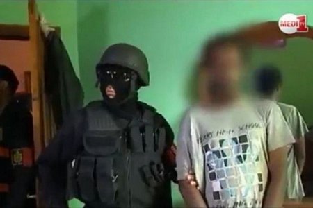 Cảnh sát Morocco bắt giữ nghi can khủng bố IS. Ảnh: Mirror