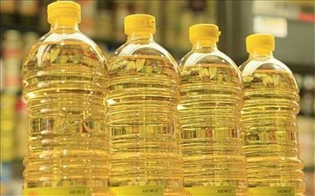 Mặt hàng dầu thực vật tinh luyện, dầu cọ tinh luyện nhập khẩu vào Việt Nam từ các nước/vùng lãnh thổ khác nhau kể từ ngày 8/5/2016 sẽ áp dụng thuế tự vệ. Ảnh minh họa