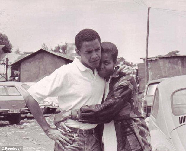 Ông Obama gặp bà Michelle Robinson tháng 6/1989 khi còn là sinh viên Đại học Havard và mới bắt đầu vào làm việc tại Hãng luật Sidley Austin ở Chicago. (Ảnh: Facebook)