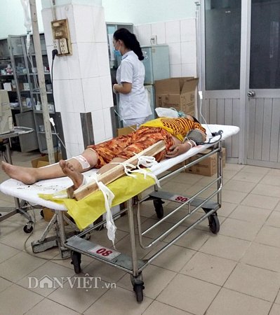Chị Nguyễn Thị Kim T., đang được cấp cứu tại bệnh viện đa khoa trung tâm tỉnh Tiền Giang.