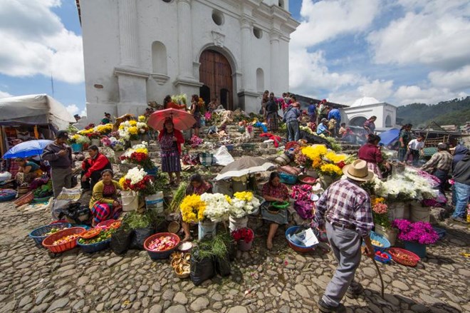 2.Chợ hoa ở Chichicastenango, Guatemala