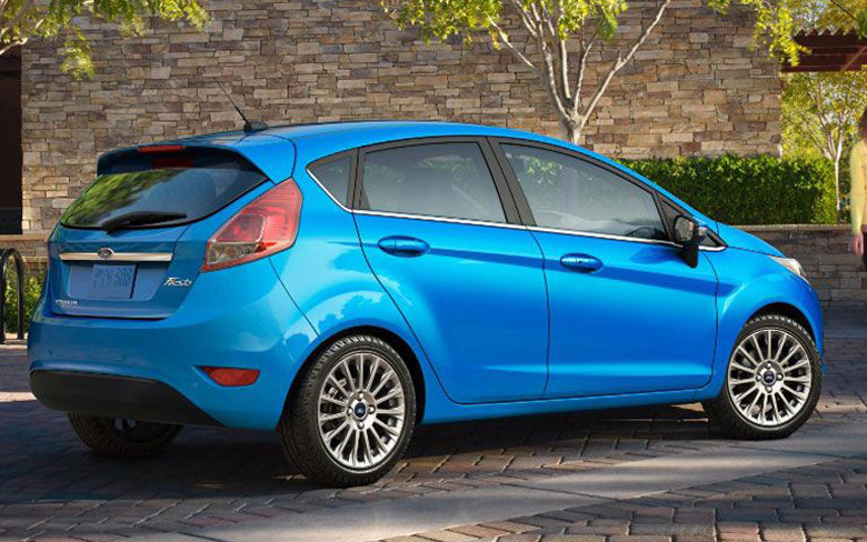 Ford Fiesta có giá 14.965 USD (chưa kể thuế, phí...)