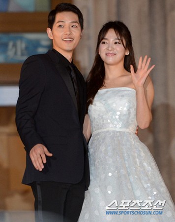 Song Joong Ki và Song Hye Kyo tại thảm đỏ Beaksang 2016