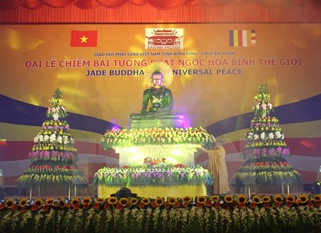 Tượng Phật ngọc Hòa bình thế giới. (Ảnh: Thùy Dung/TTXVN)