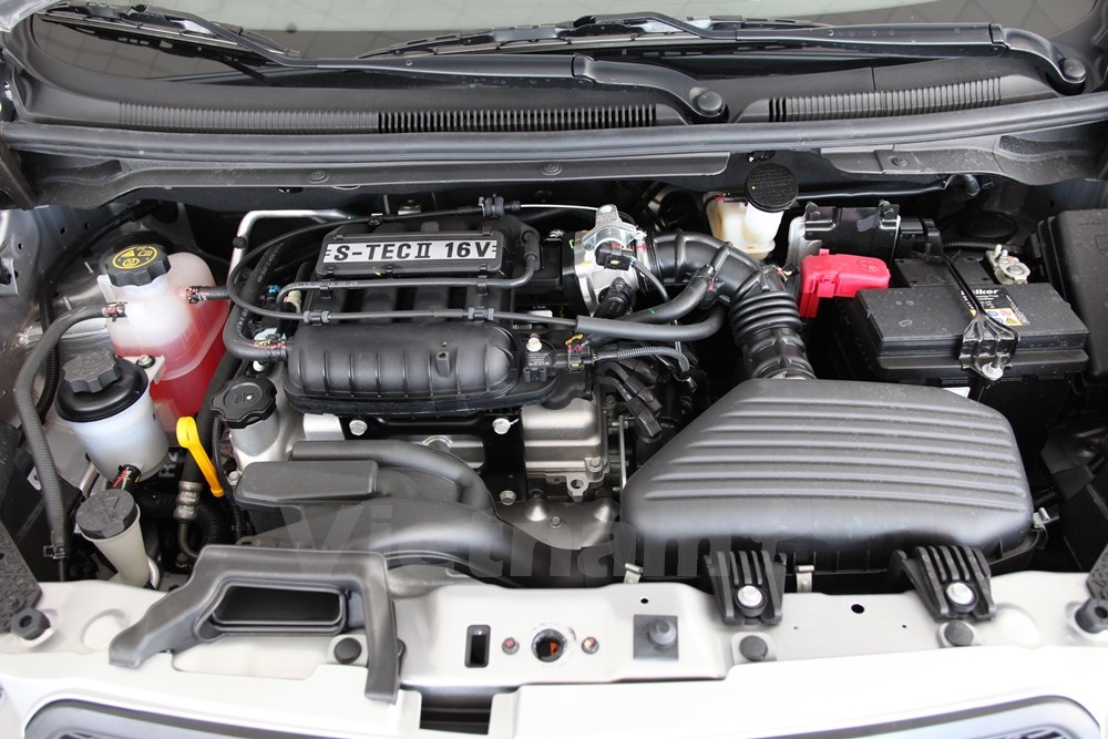 Chevrolet Spark Duo được trang bị động cơ xăng 1.2L bốn xy-lanh, số sang 5 cấp rất lý tưởng cho mục đích di chuyển trong thành thị. (Ảnh: Doãn Đức/Vietnam+)