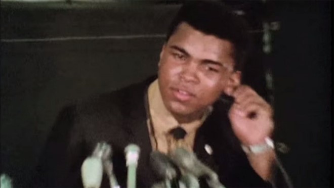 The Trials of Muhammad Ali (2013): Không nhắc nhiều tới những trận đấu quyền anh, The Trials of Muhammad Ali tập trung kể chuyện Ali chuyển tín ngưỡng sang đạo Hồi, cũng như việc ông phản đối cuộc chiến tranh Việt Nam ra sao. Tác phẩm tài liệu giúp công chúng hiểu hơn về đức tin của ông trong giai đoạn người da màu còn bị kỳ thị và gặp nhiều định kiến. Ảnh: Kino 