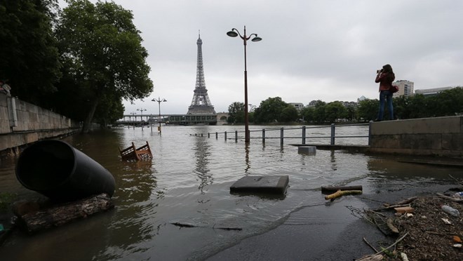 Lụt lội ở Paris. (Nguồn: AP)