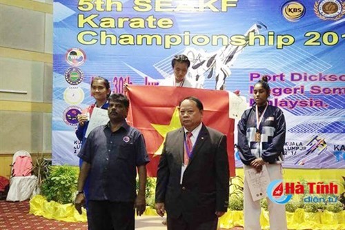  H​o Thi Thu Hien (middle) celebrates winning her gold medal at the Southeast Asian Karatedo Federation Championships in Malaysia.