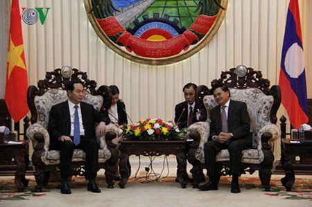 Chủ tịch nước hội kiến Thủ tướng Lào