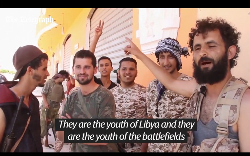 Những người lính Libya vui mừng trước chiến thắng vừa đạt được. (ảnh: Telegraph).