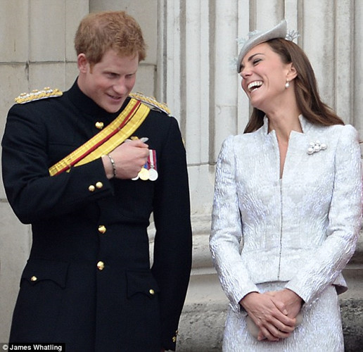 Hoàng tử Harry và Nữ công tước xứ Cornwall vui vẻ tại một lễ hội năm 2014