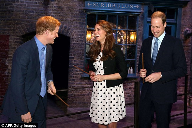 Kate biết Harry kể từ năm 2003, khi William bắt đầu hẹn hò với cô