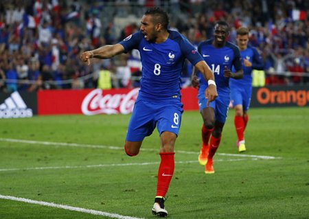 Niềm vui của Payet khi giúp tuyển Pháp “kết liễu” được Albania - Ảnh: Reuters