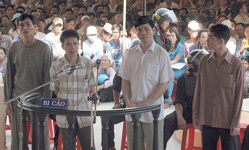 Băng cướp được xét xử lưu động tại huyện Nhơn Trạch, Đồng Nai. Ảnh: T.P