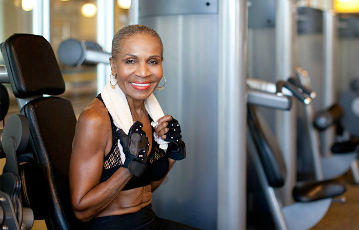 Bà bắt đầu tập gym từ năm 56 tuổi, đến nay bà đã có 24 năm luyện tập. (ảnh: Facebook).