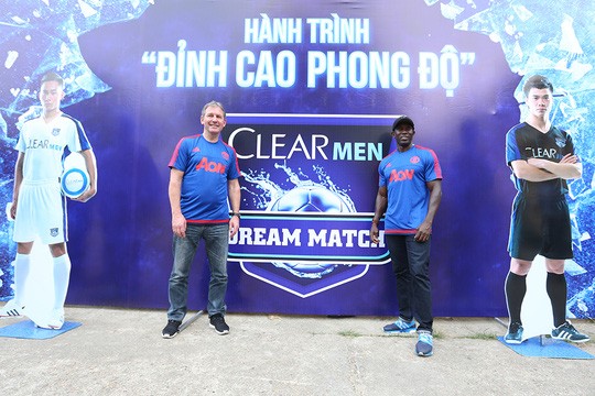 Dwight Yorke và Ronny Johnsen sẽ sát cánh cùng một số cầu thủ và ca sĩ nổi tiếng Việt Nam trong trận đấu Đỉnh cao phong độ
